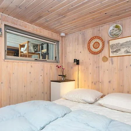 8 Person In Hejls-by Traum